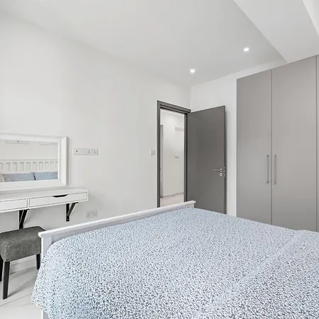 Style By The Sea I Palm - Finikoudes Apartment